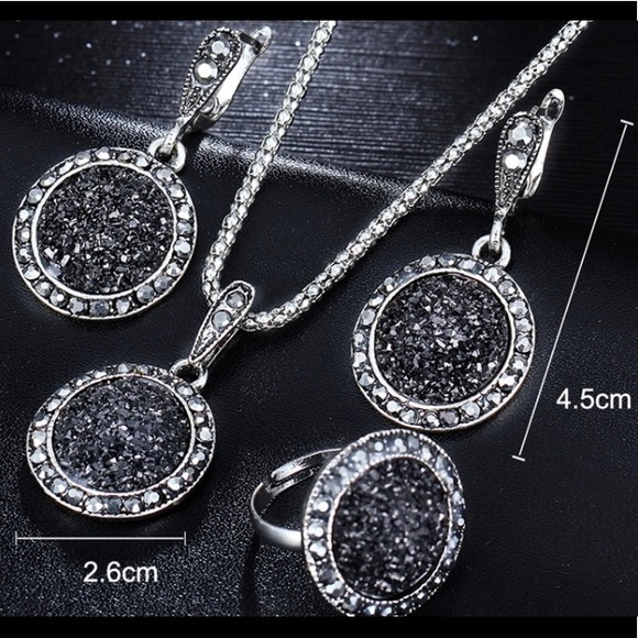 Vintage Black Gem Jewelry Set - Picture 3 of 6